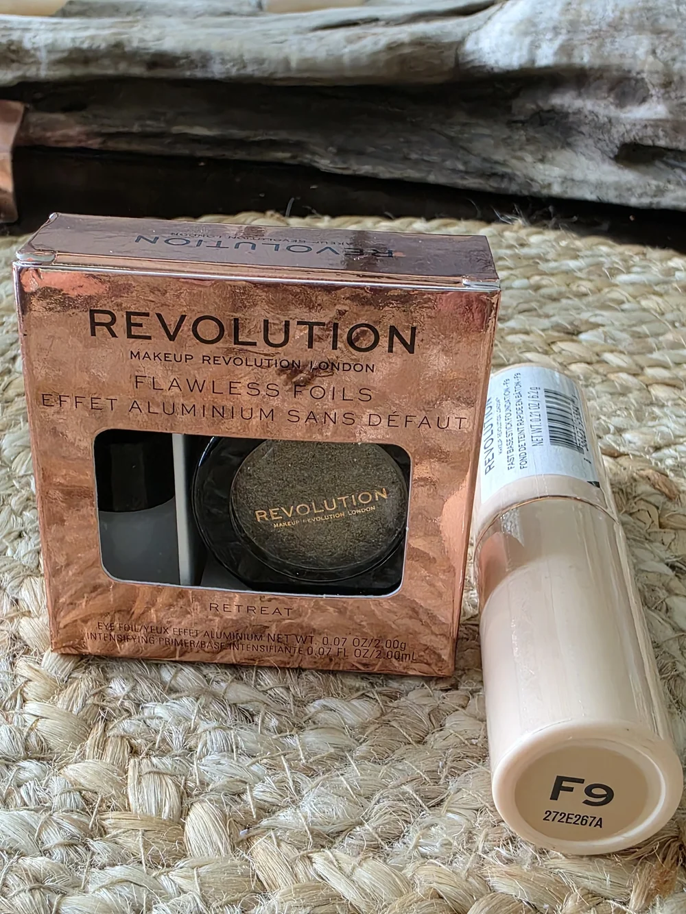 Revolution Flawless Foils Eyeshadow & Foundation F9 Stick
